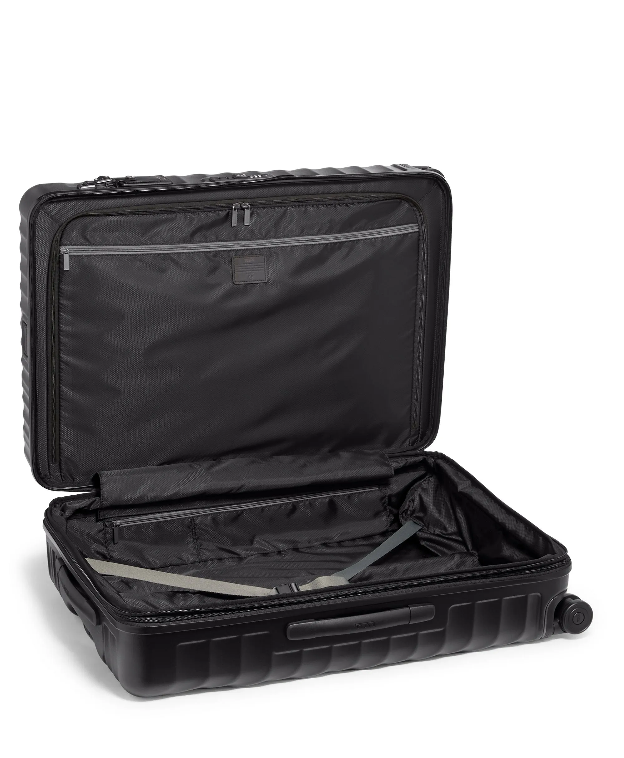 19 Degree Extended Trip Expandable 4-Wheeled Packing Case