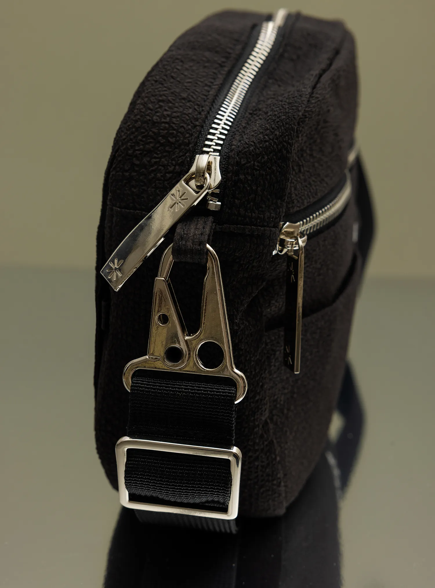 Cruise Crossbody (Seersucker Noir)