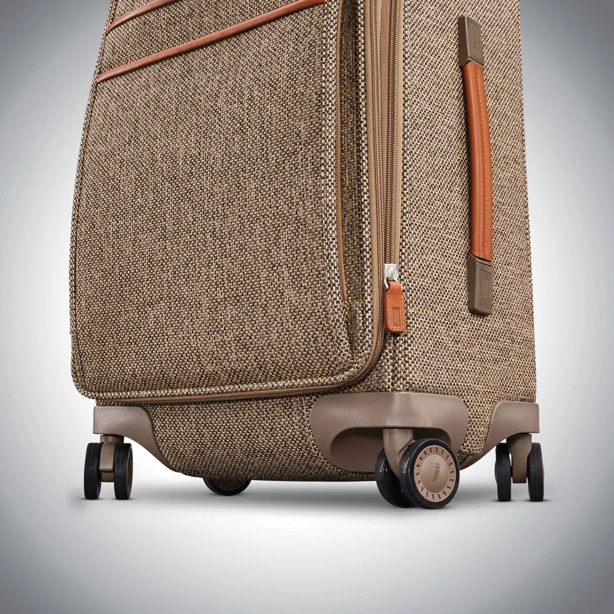 Hartmann Tweed Legend 31" Extended Journey Expandable Spinner