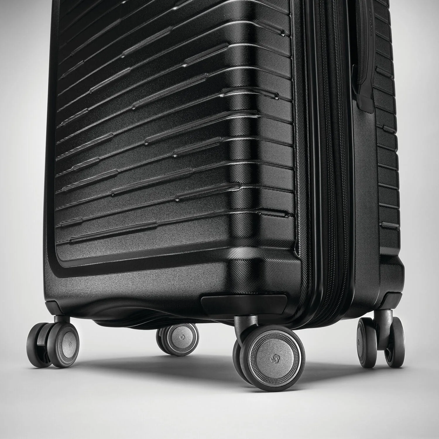 Samsonite Silhouette 16 Hardside Versa Garment Glider Spinner